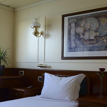 Invicta Ribeira Boat Hotel Порту Екстер'єр фото