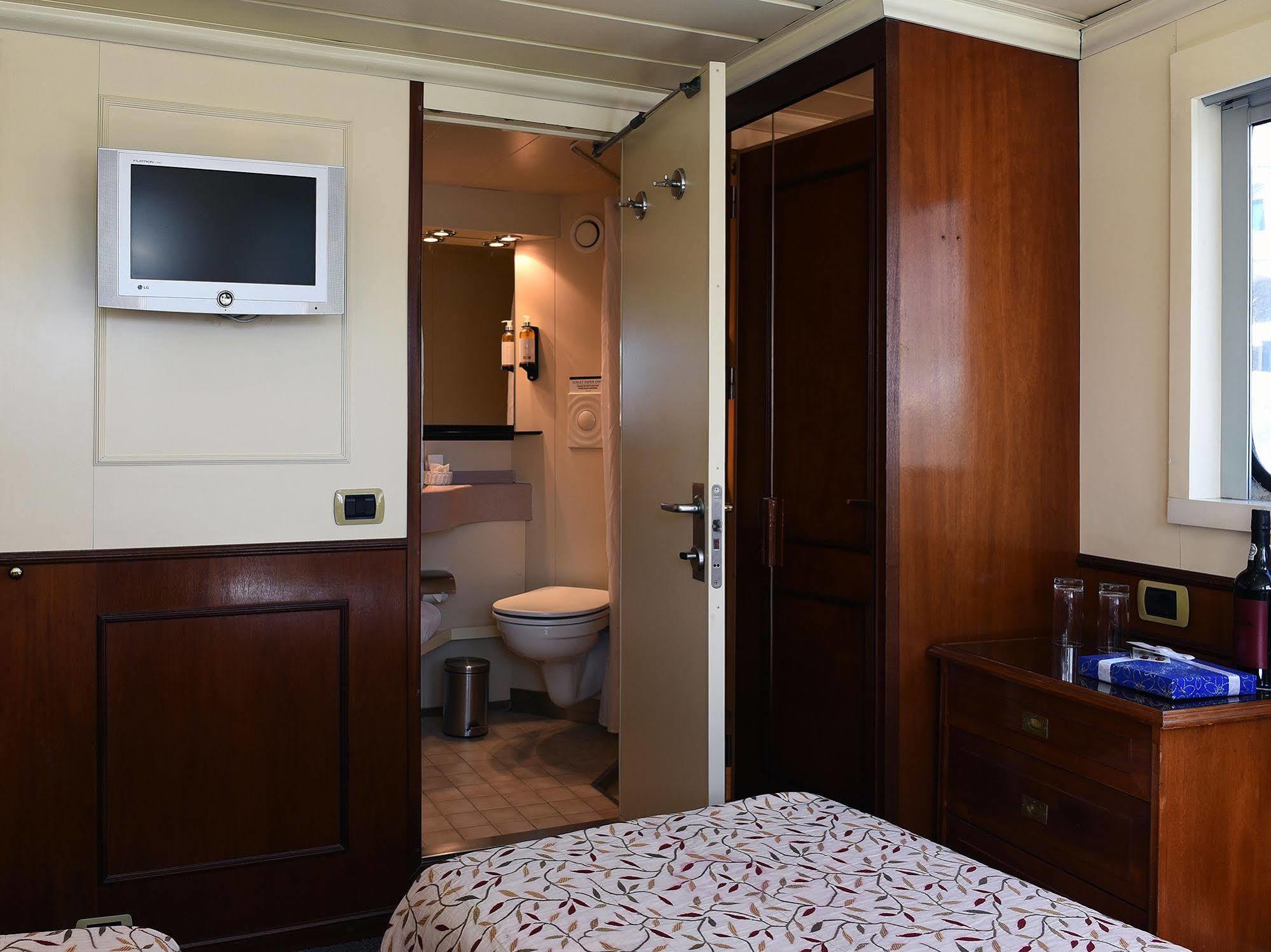 Invicta Ribeira Boat Hotel Порту Екстер'єр фото