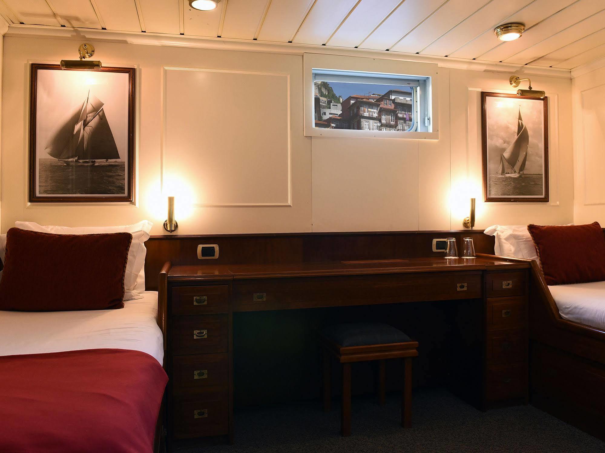 Invicta Ribeira Boat Hotel Порту Екстер'єр фото